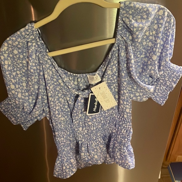 ๐ซSOLD๐ซ Periwinkle Floral Crop Top ๐ - Picture 8 of 15